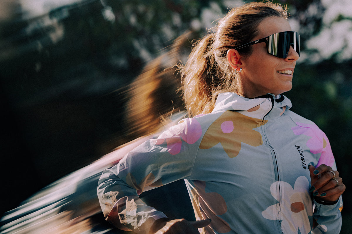 JACKET WOMEN SPEKTRAIL FLORE POWDER BLUE - Vestes trail-running - 2 - kinetik-adrenalink
